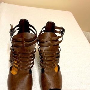 Open toe brown Sandals